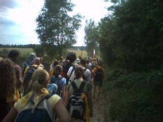 Przez pola i lasy do postoju w Lesie Piaśnickim